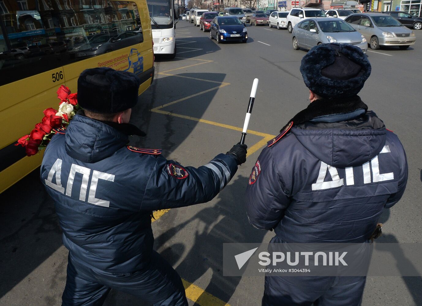 Traffic police officers congratulate women in the run-up to March 8