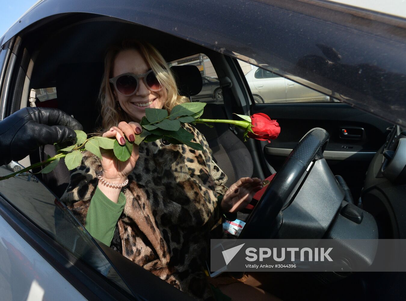 Traffic police officers congratulate women in the run-up to March 8