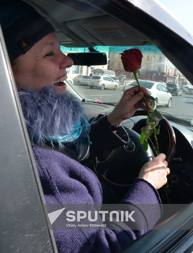 Traffic police officers congratulate women in the run-up to March 8