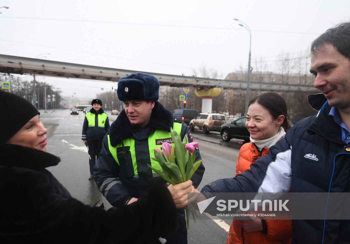 Traffic police officers congratulate women in the run-up to March 8