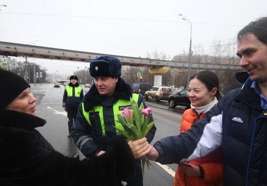 Traffic police officers congratulate women in the run-up to March 8