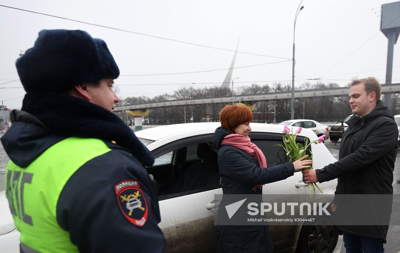 Traffic police officers congratulate women in the run-up to March 8