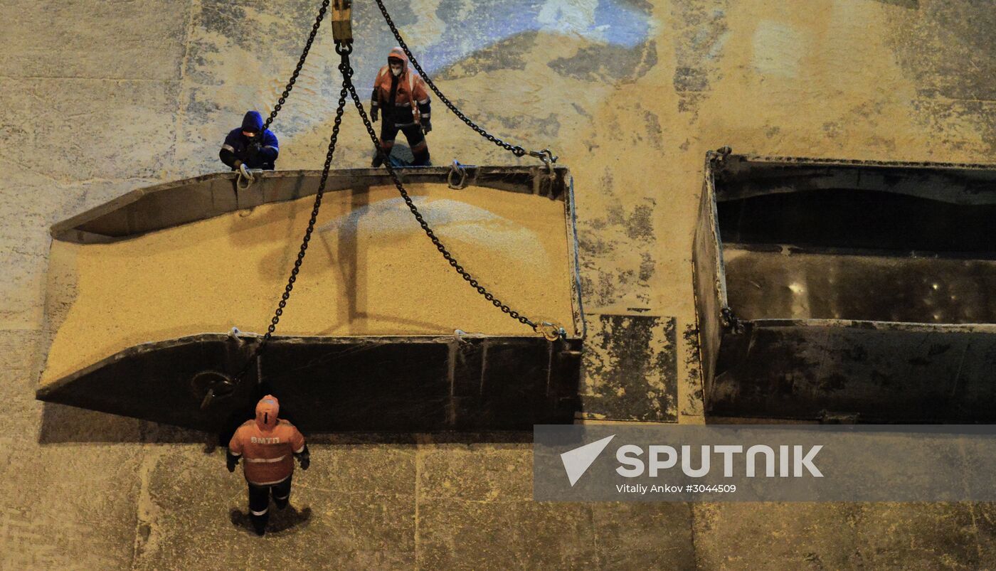 Exporting Russian corn to Japan