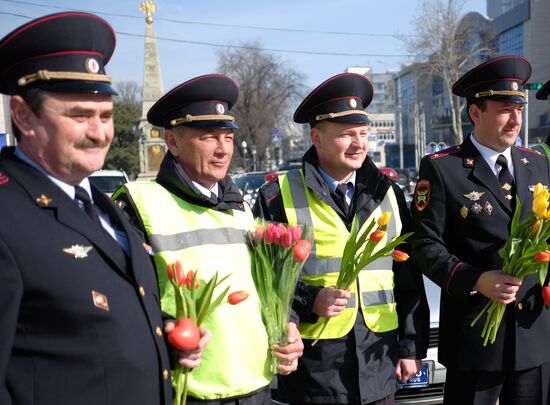 Traffic police officers congratulate women in the run-up to March 8