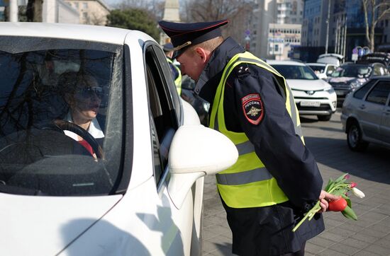 Traffic police officers congratulate women in the run-up to March 8