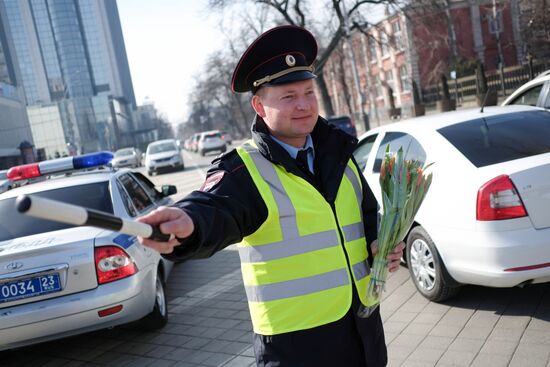 Traffic police officers congratulate women in the run-up to March 8