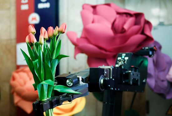 Emergencies Ministry officers congratulate women on upcoming International Women's Day