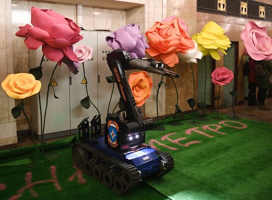 Emergencies Ministry officers congratulate women on upcoming International Women's Day at the Moscow Metro.