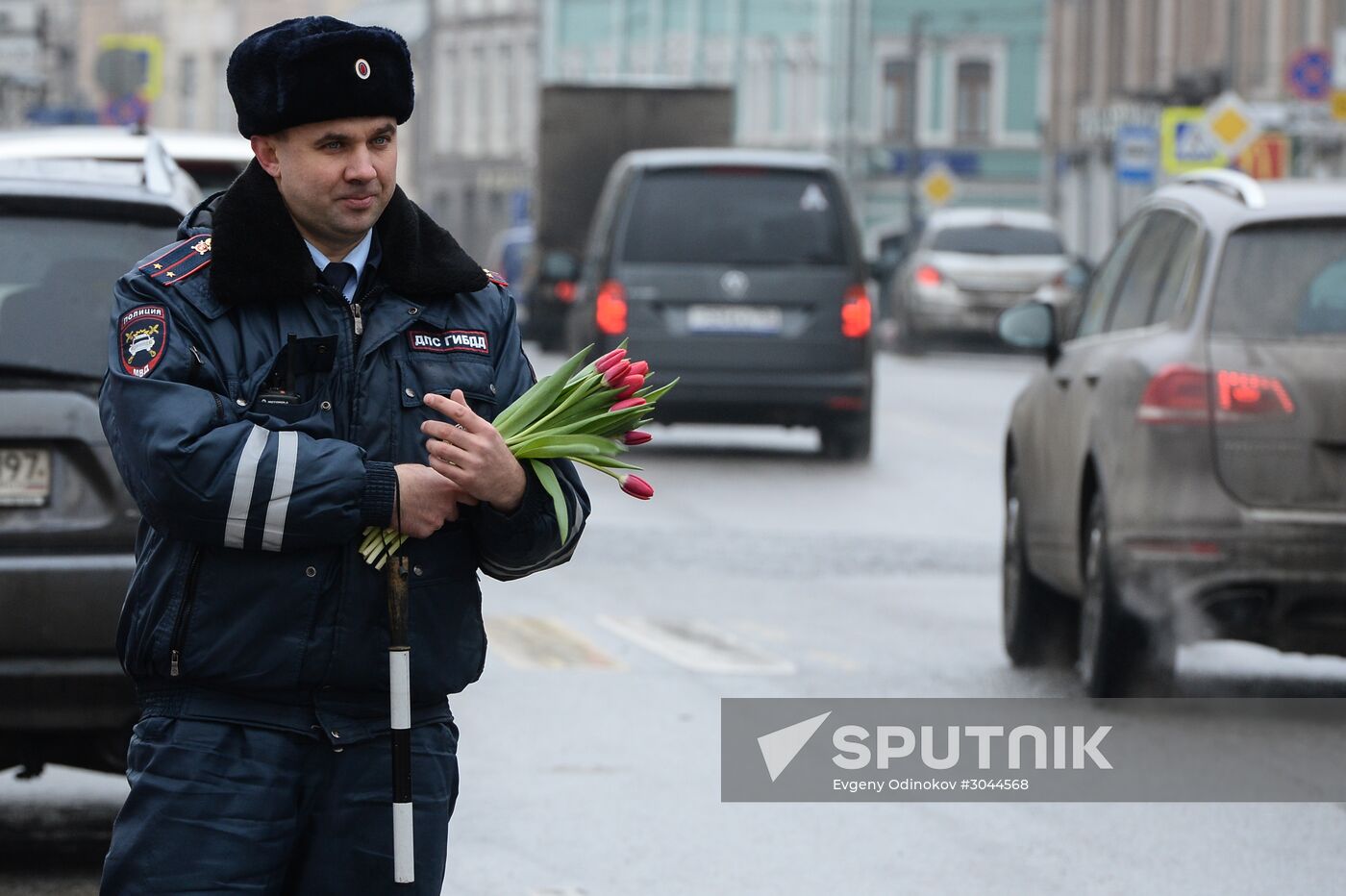 Traffic police officers congratulate women in the run-up to March 8