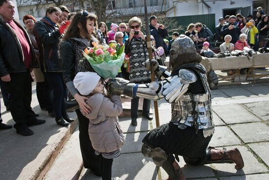 "Joust for Those Beautiful Dames" theatrical show in Crimea