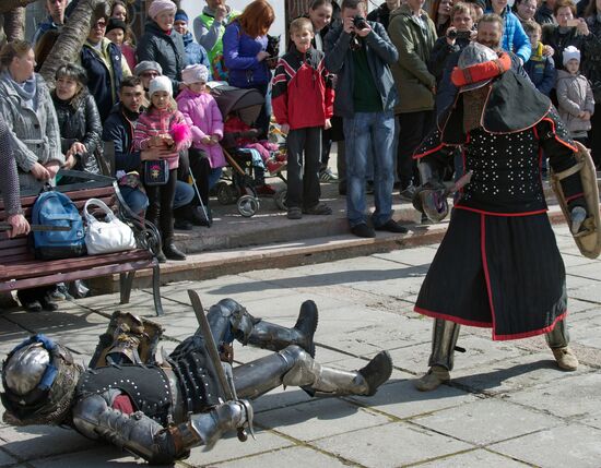 "Joust for Those Beautiful Dames" theatrical show in Crimea