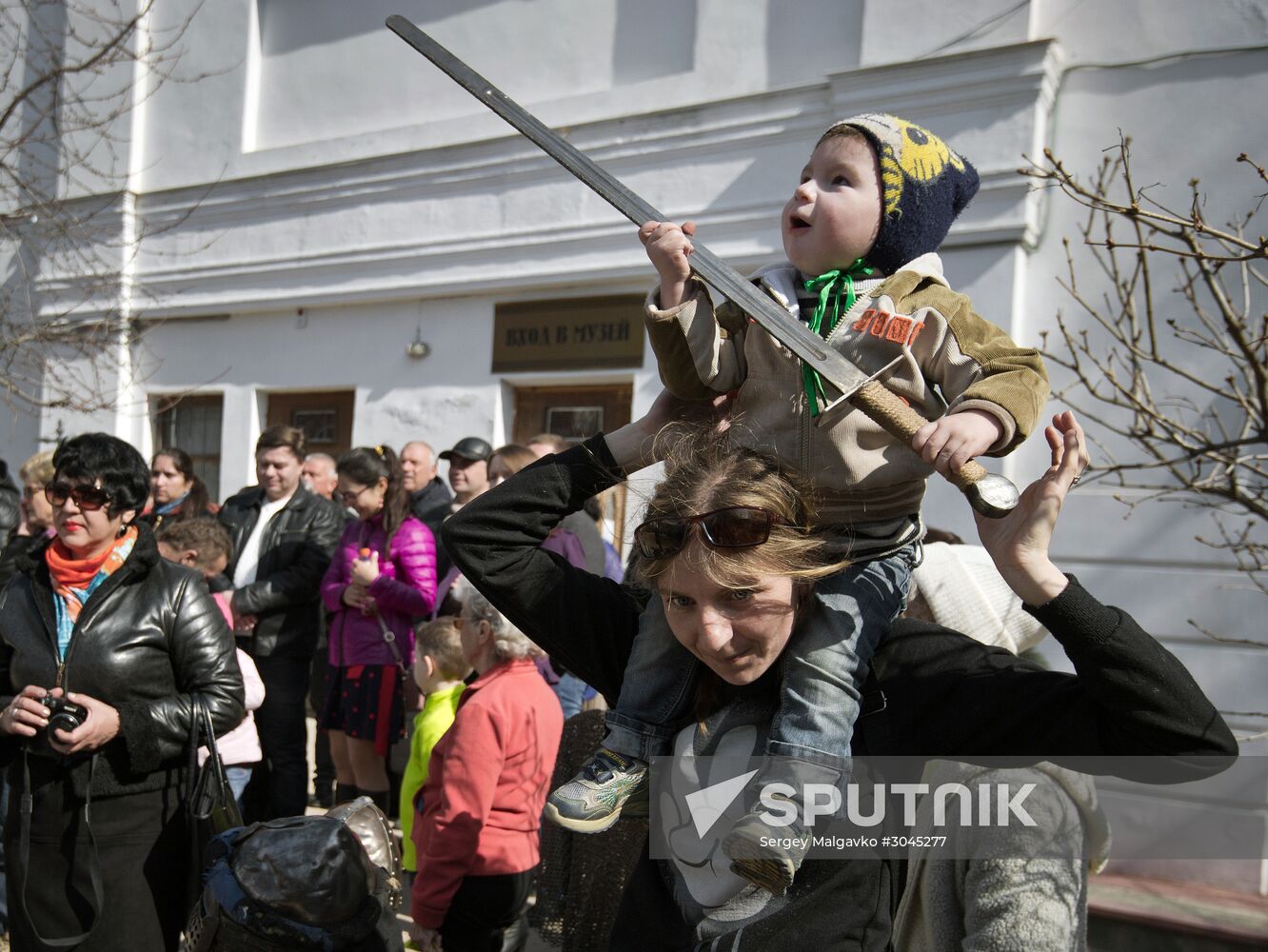 "Joust for Those Beautiful Dames" theatrical show in Crimea