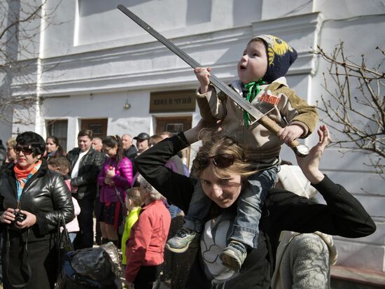 "Joust for Those Beautiful Dames" theatrical show in Crimea