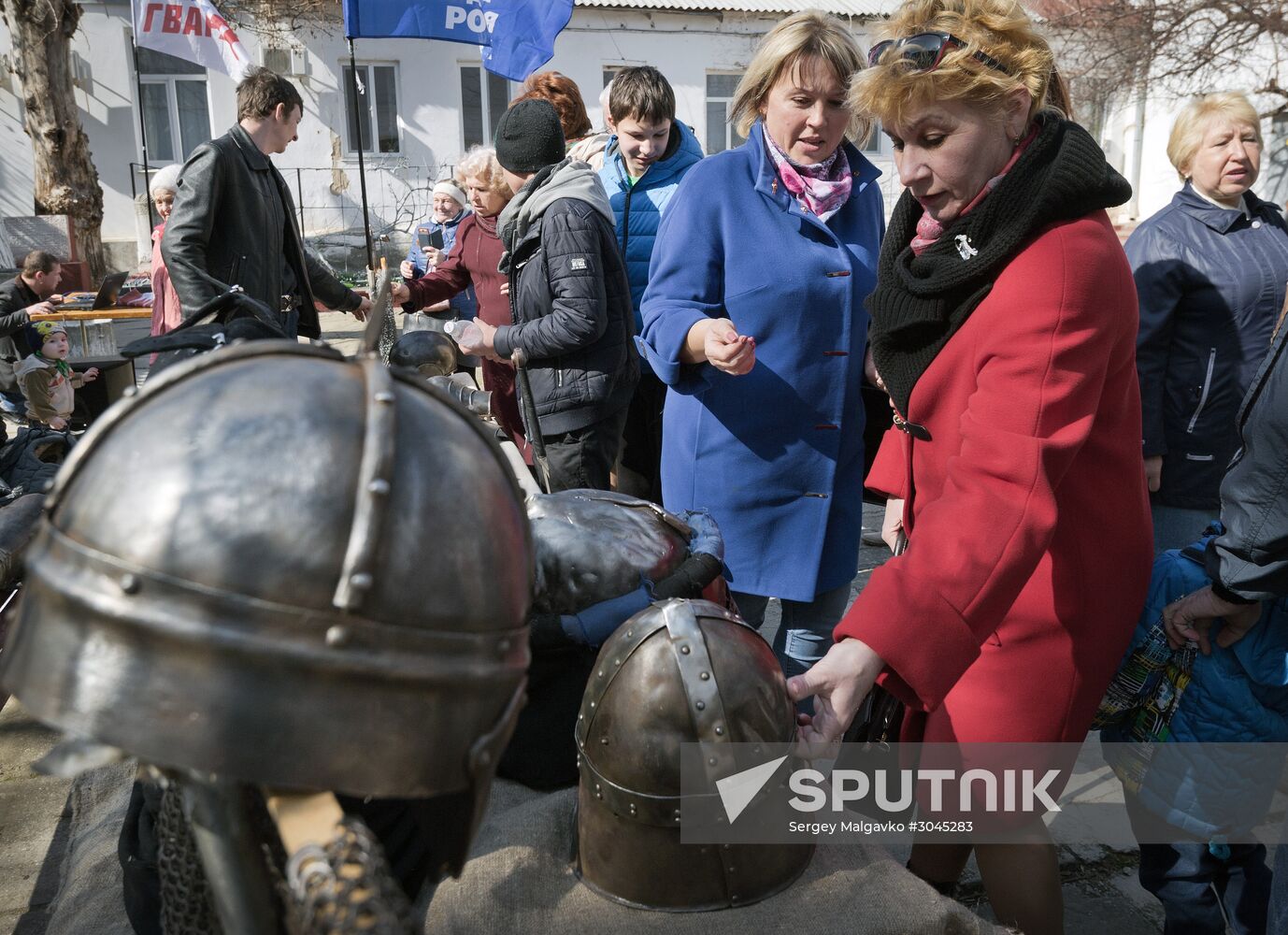 "Joust for Those Beautiful Dames" theatrical show in Crimea