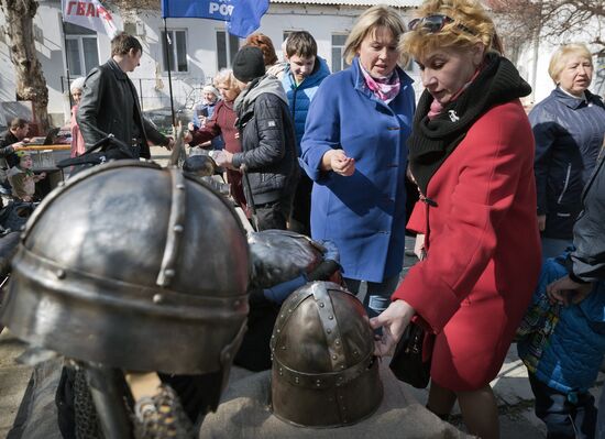 "Joust for Those Beautiful Dames" theatrical show in Crimea