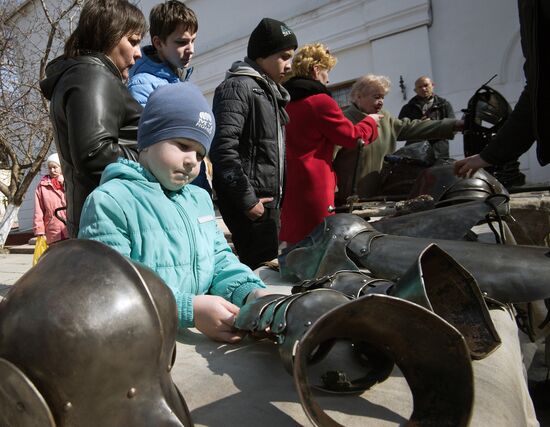 "Joust for Those Beautiful Dames" theatrical show in Crimea