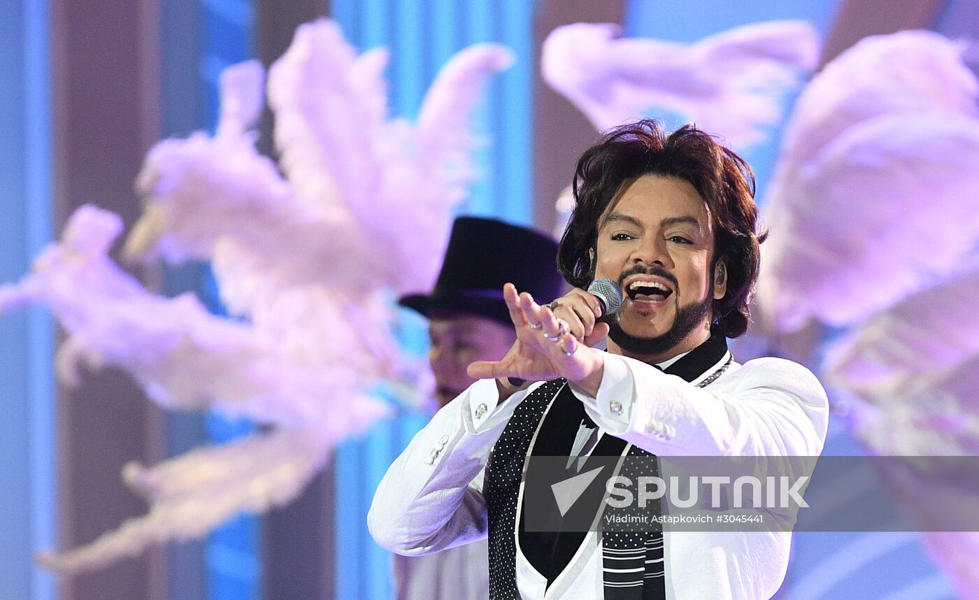 Holiday show by Valentin Yudashkin