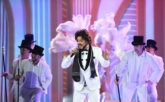 Holiday show by Valentin Yudashkin