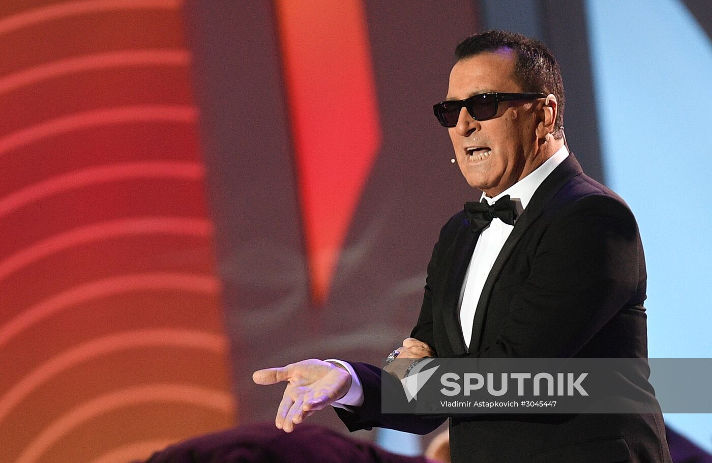 Valentin Yudashkin gala show