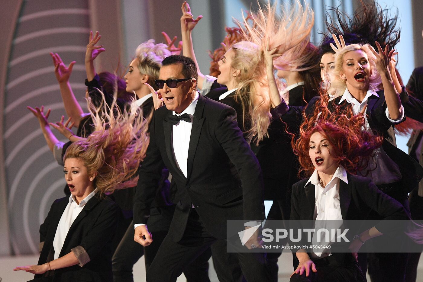 Valentin Yudashkin gala show