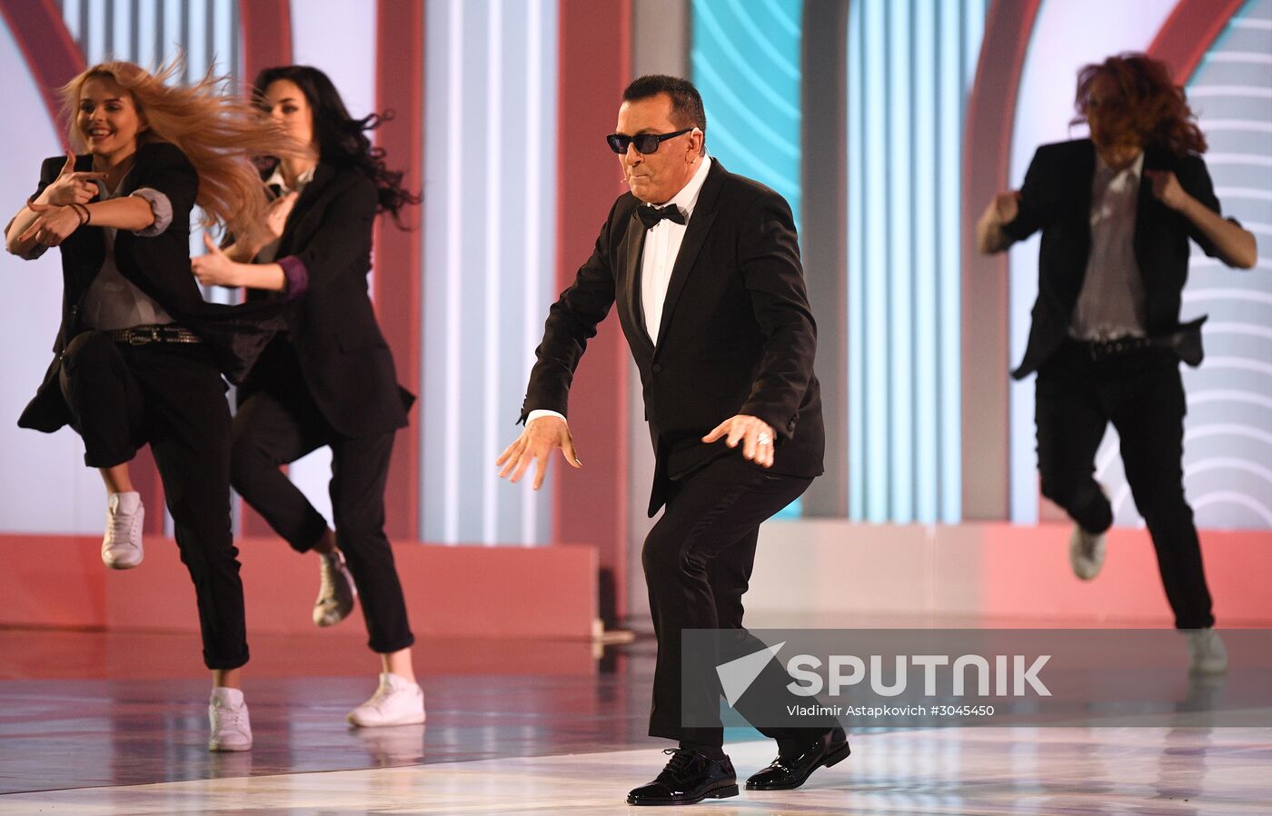 Valentin Yudashkin gala show