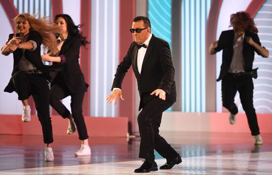 Valentin Yudashkin gala show