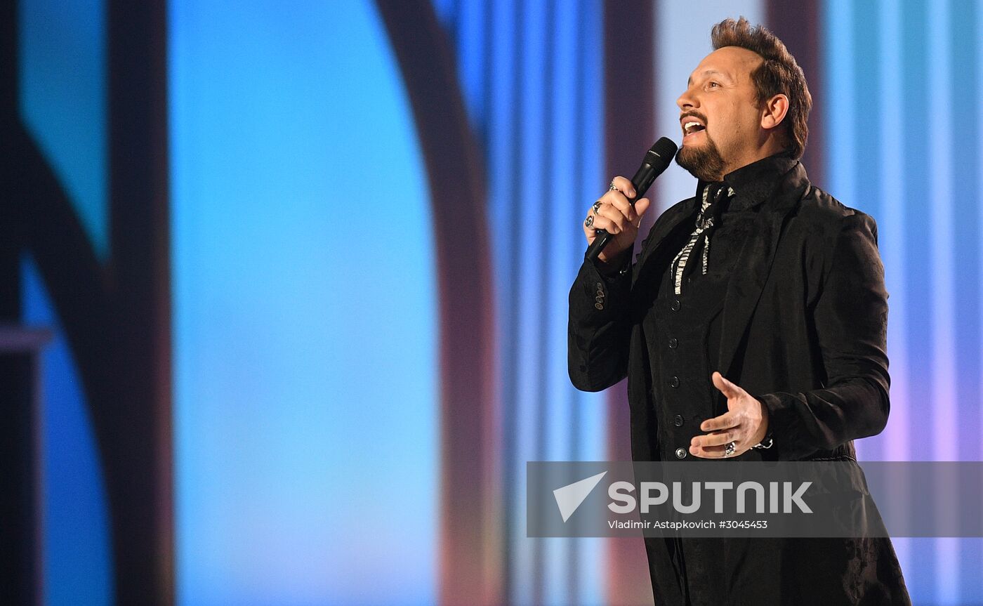 Valentin Yudashkin gala show