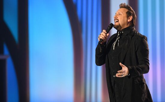 Valentin Yudashkin gala show