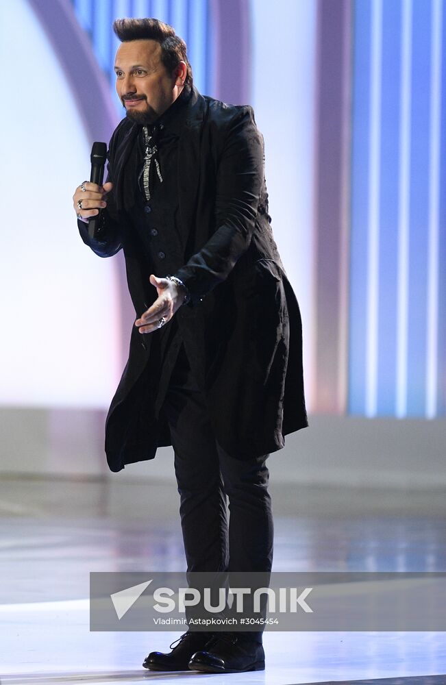 Holiday show by Valentin Yudashkin