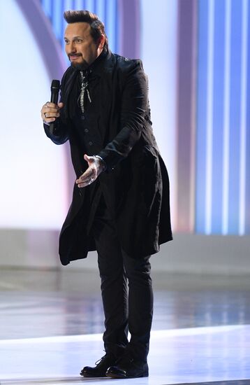 Holiday show by Valentin Yudashkin