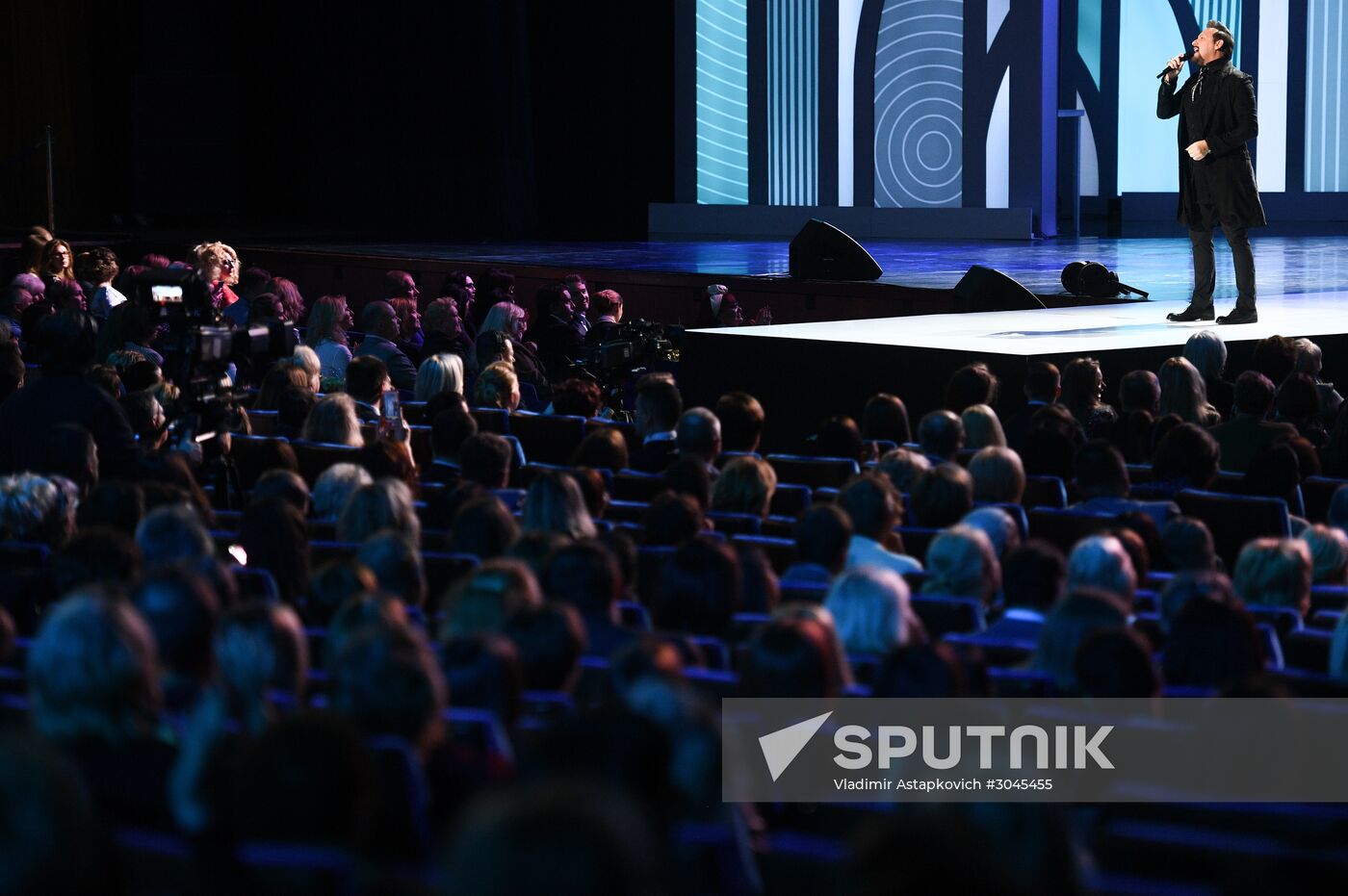 Valentin Yudashkin's show