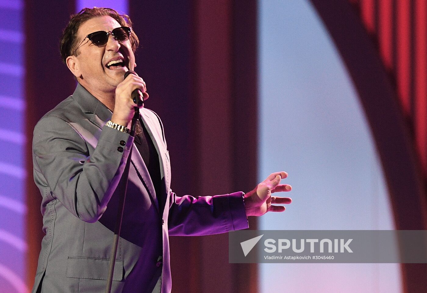 Valentin Yudashkin gala show