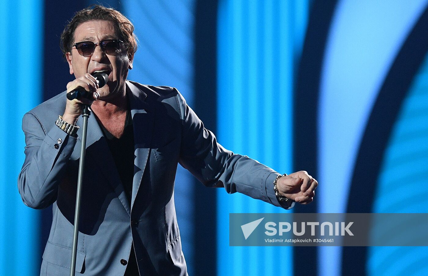 Valentin Yudashkin gala show