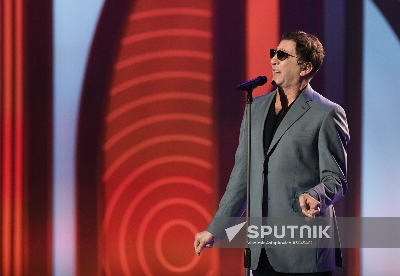 Holiday show by Valentin Yudashkin