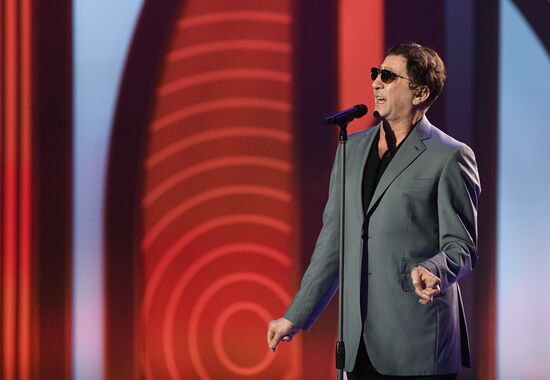 Holiday show by Valentin Yudashkin