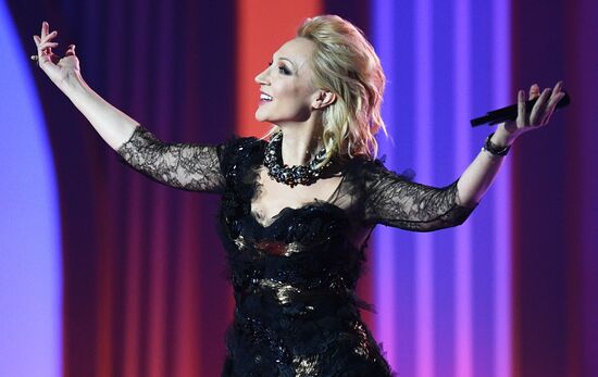 Valentin Yudashkin gala show