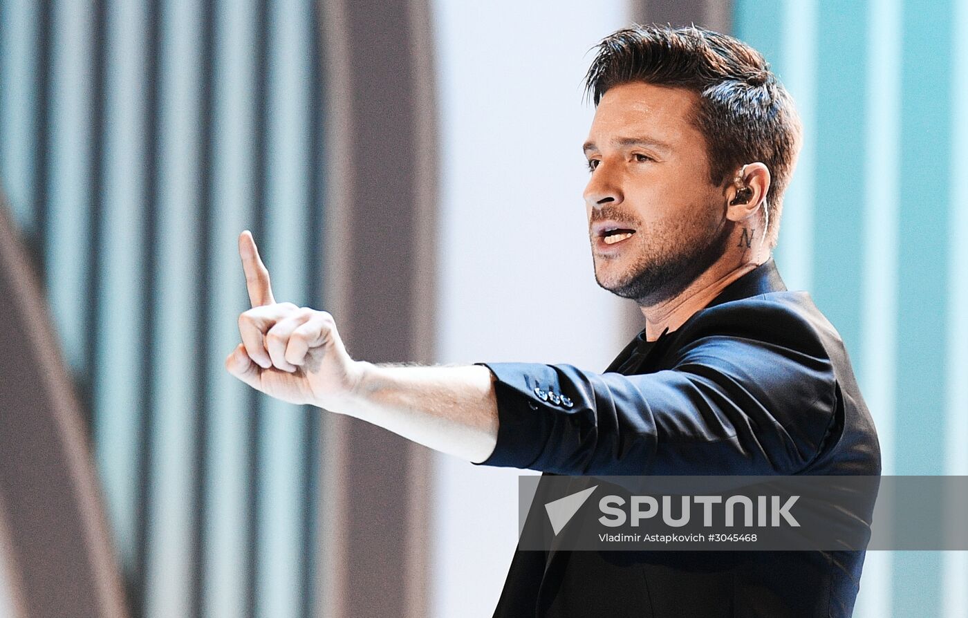 Valentin Yudashkin gala show