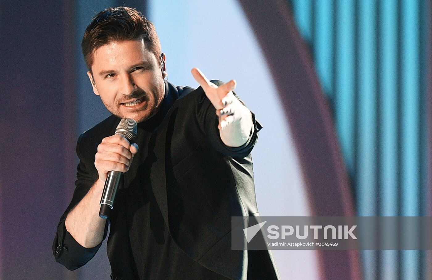 Valentin Yudashkin gala show