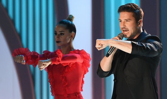 Valentin Yudashkin gala show