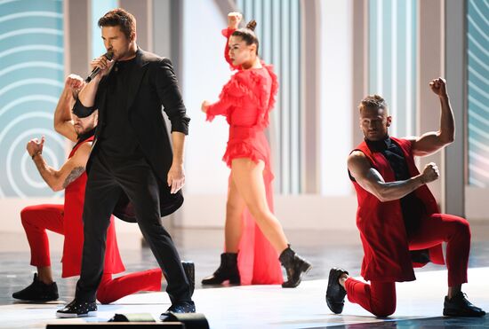 Holiday show by Valentin Yudashkin