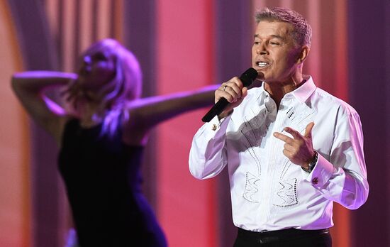 Valentin Yudashkin gala show