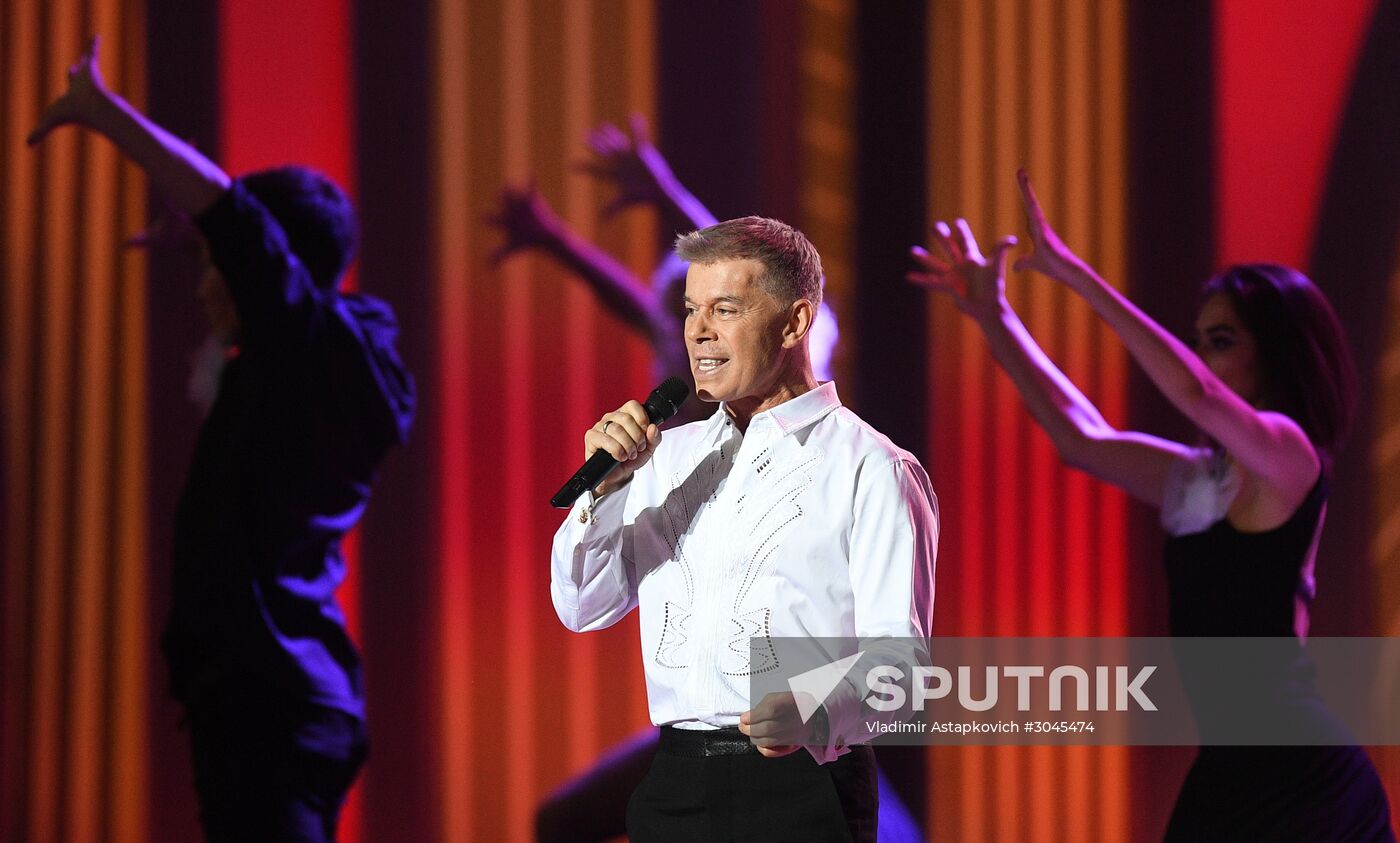 Valentin Yudashkin gala show