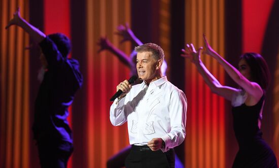 Valentin Yudashkin gala show