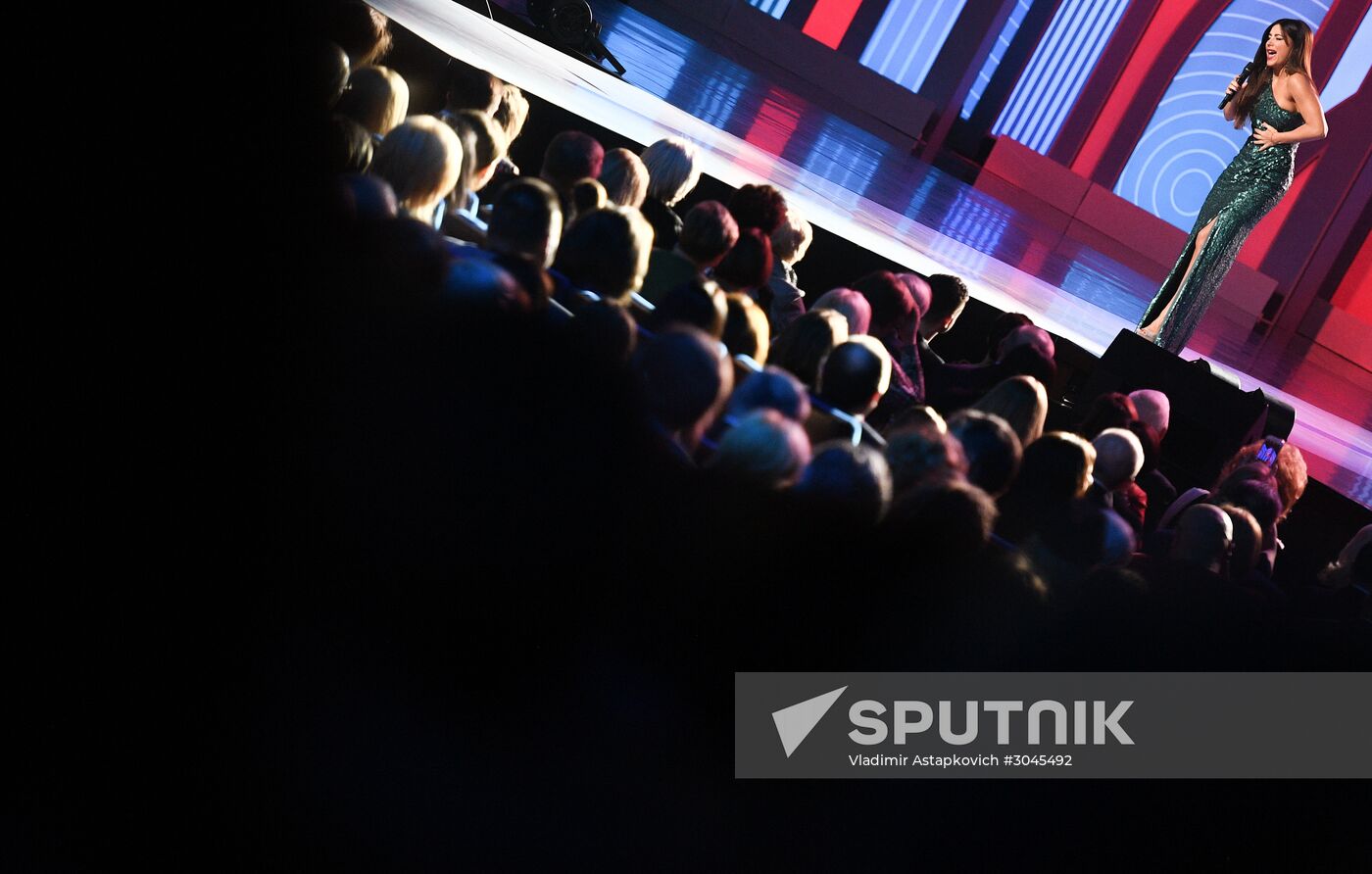 Holiday show by Valentin Yudashkin