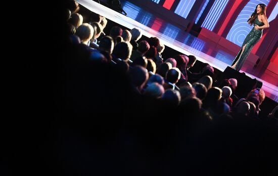 Holiday show by Valentin Yudashkin