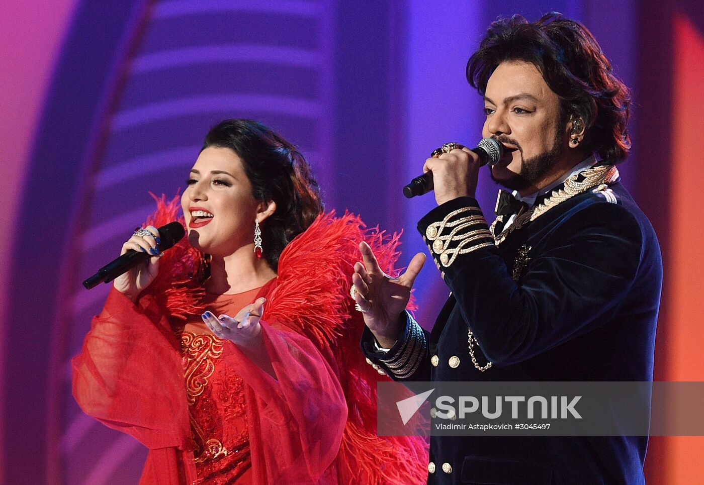 Holiday show by Valentin Yudashkin