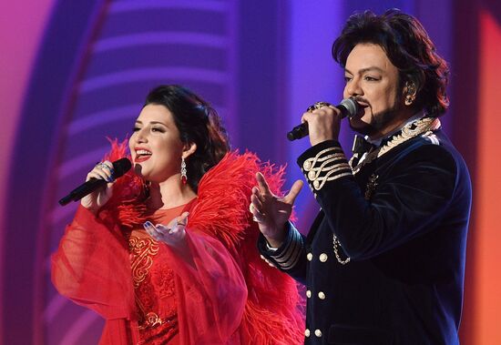 Holiday show by Valentin Yudashkin