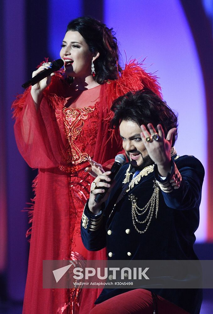 Holiday show by Valentin Yudashkin