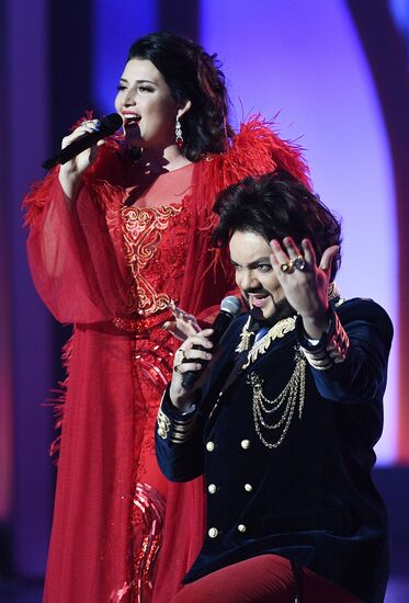 Holiday show by Valentin Yudashkin