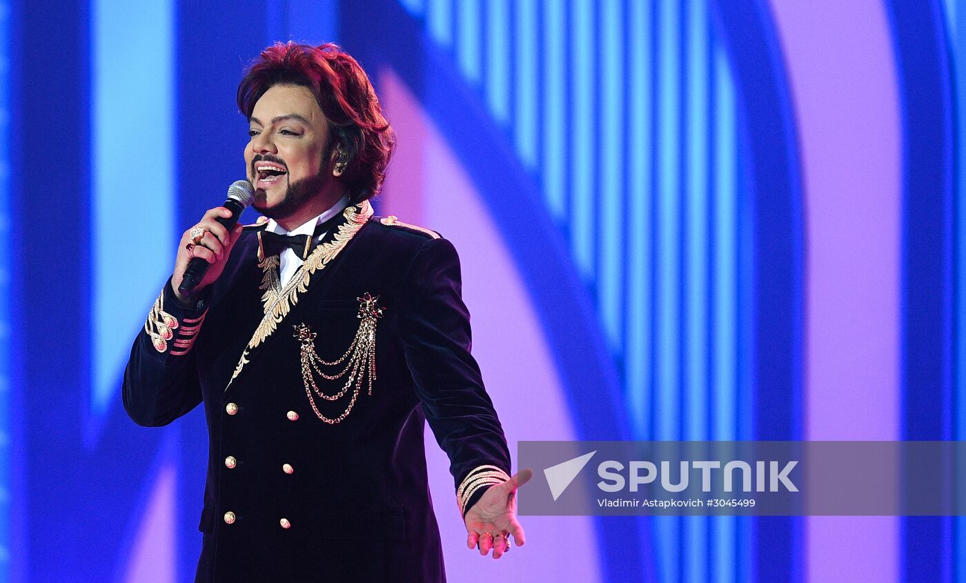 Holiday show by Valentin Yudashkin